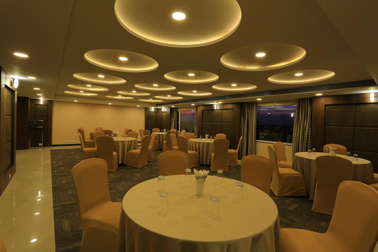 Nandan Kanan Hotel & Resort Sipra Exteriér fotografie